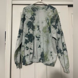 Shades of green crewneck